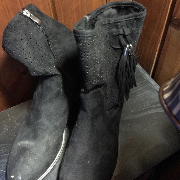 🔥$SALE$🔥 Black Western Style Boots - Picture 2 of 4